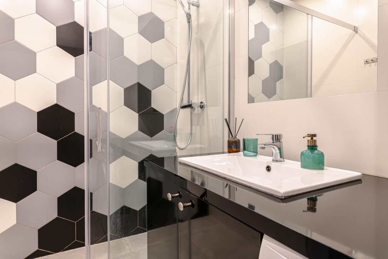 Apartwro - Przestronny Apartament Z Tarasem 5 Min Od Rynku Garaż Projektor Apartament *